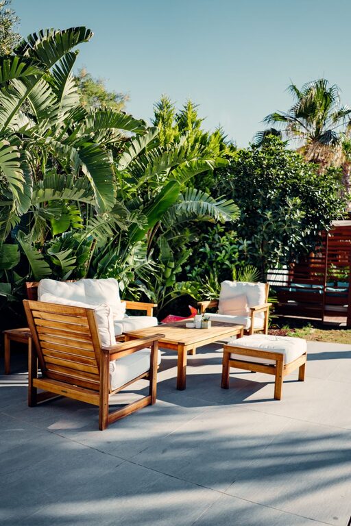 Tips for Creating a Cozy and Inviting Outdoor Living Space in Your Backyard